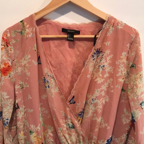 FLORAL ROMPER 😍 - Picture 5 of 8